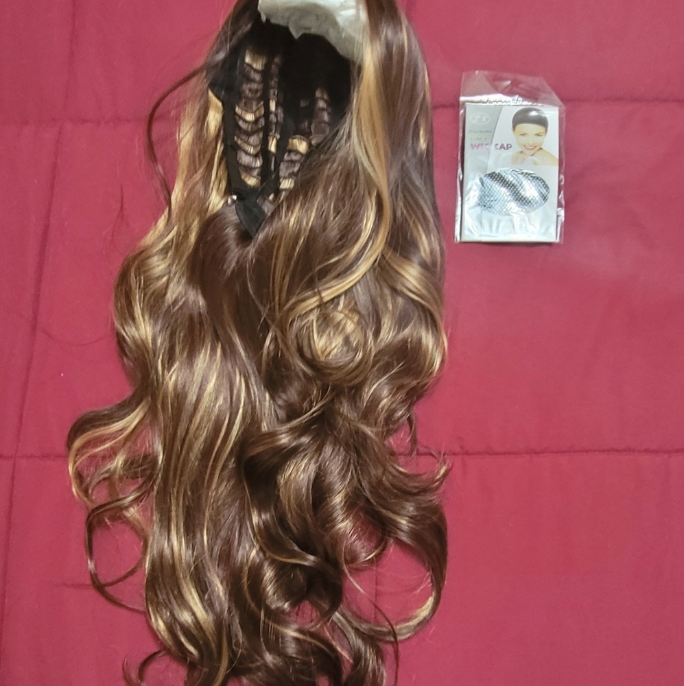 Beautiful Synthetic Long Hair Wig - Picture 2 of 8